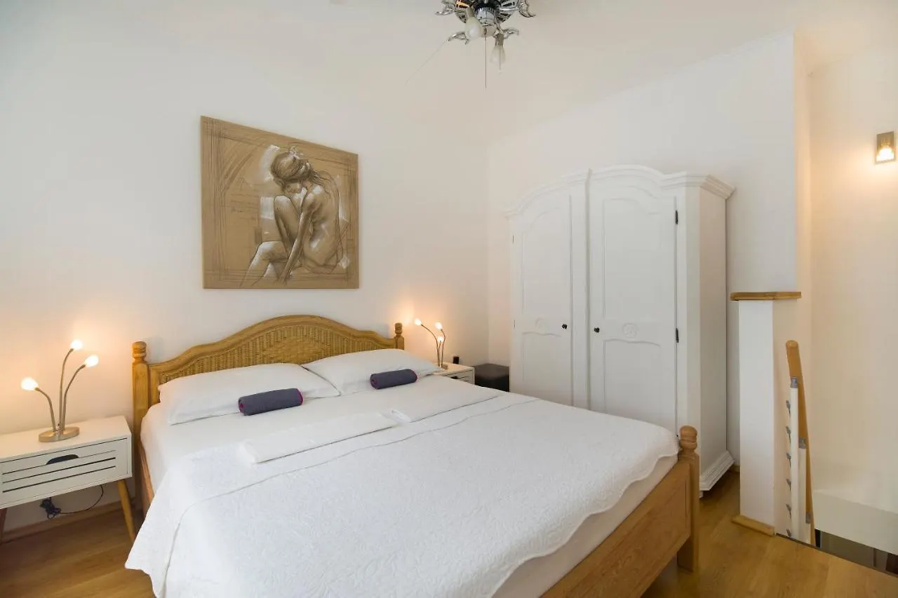 Apartment Katy Pula 0*,  Croatia